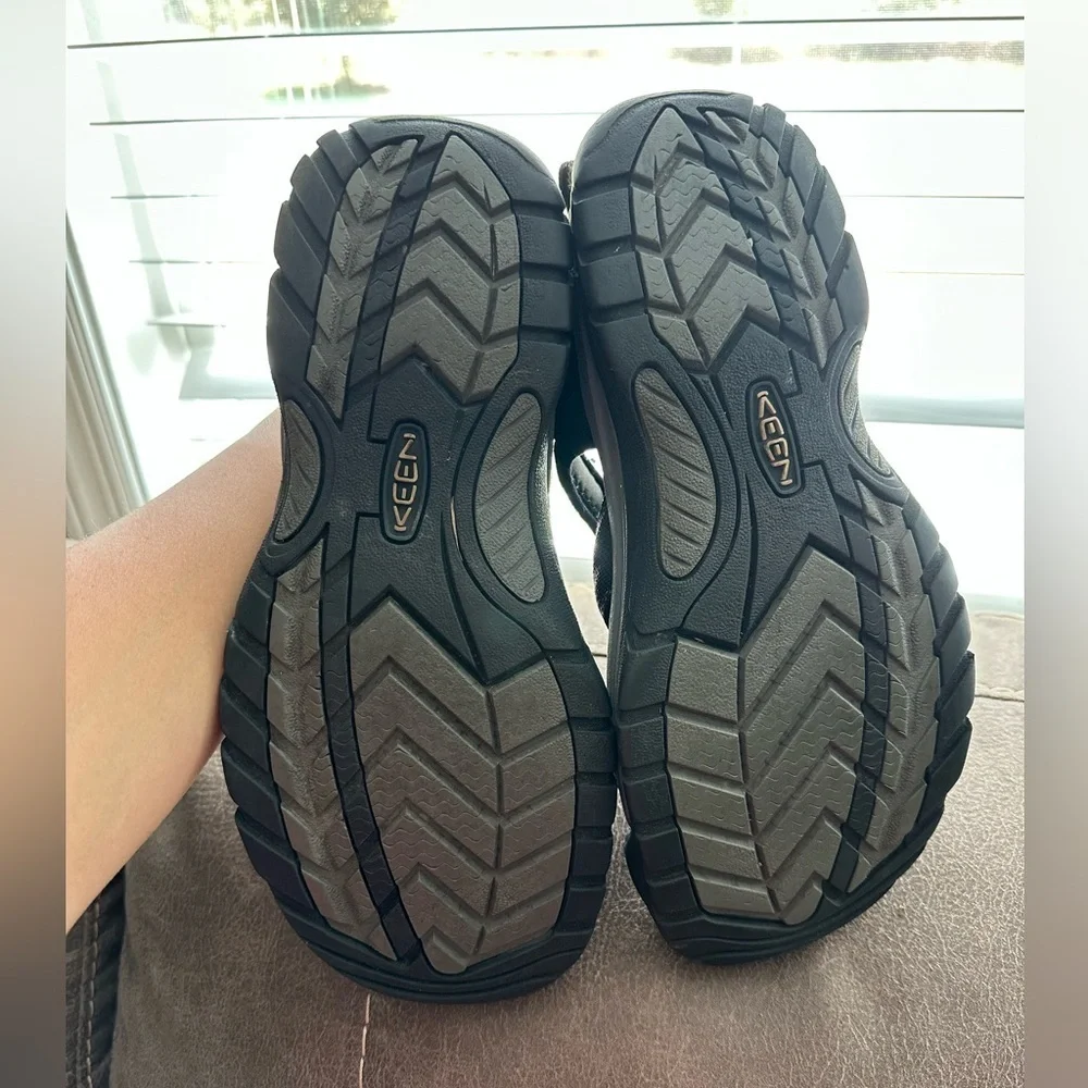 Keen Men's Black and Gray Outdoor Sandals